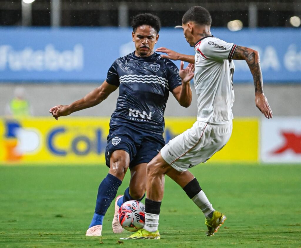 O Barra FC superou o Joinville e somou seus primeiros pontos na competição. Tiago Winter/Barra FC